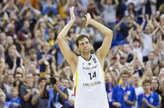 成年女足运 成年女足运